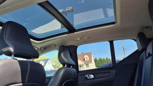 2023 Volvo XC40 B5 Plus Dark Theme