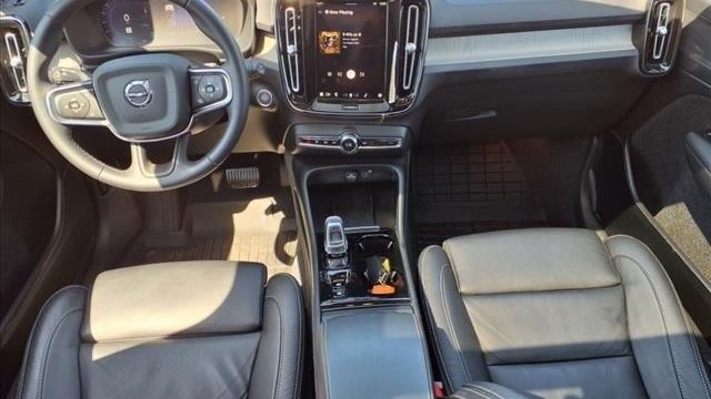 2023 Volvo XC40 B5 Plus Dark Theme