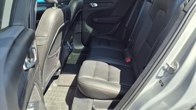2023 Volvo XC40 B5 Plus Dark Theme