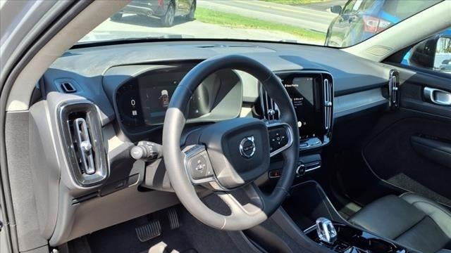 2023 Volvo XC40 B5 Plus Dark Theme
