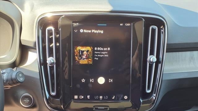 2023 Volvo XC40 B5 Plus Dark Theme