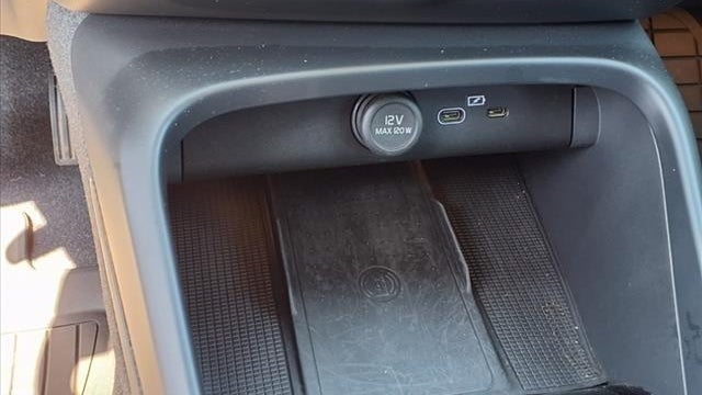 2023 Volvo XC40 B5 Plus Dark Theme