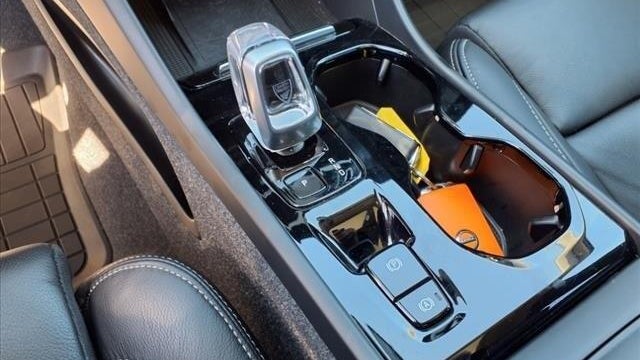 2023 Volvo XC40 B5 Plus Dark Theme