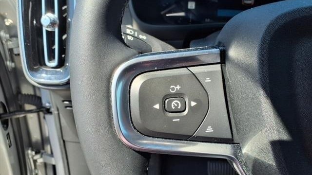 2023 Volvo XC40 B5 Plus Dark Theme