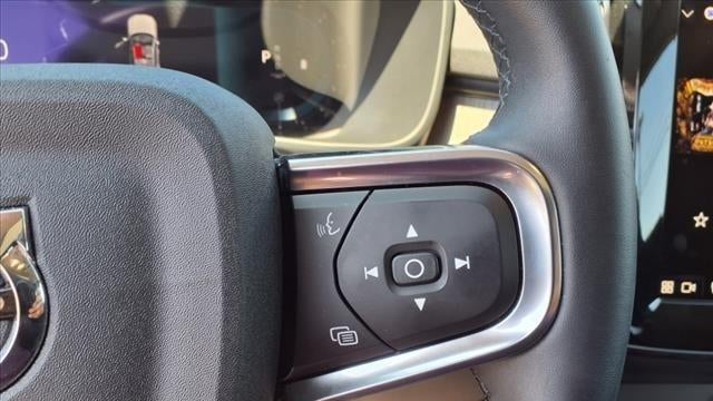 2023 Volvo XC40 B5 Plus Dark Theme