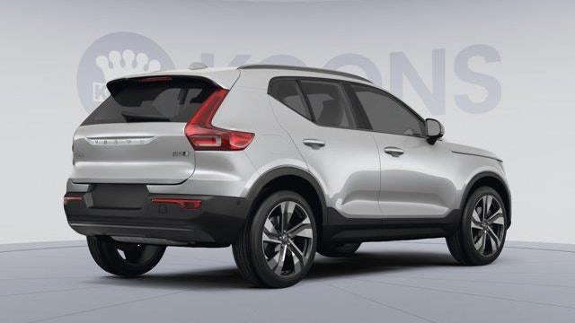 2023 Volvo XC40 B5 Plus Dark Theme