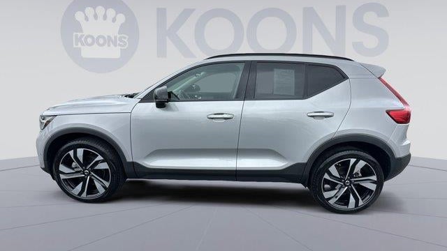 2023 Volvo XC40 B5 Plus Dark Theme