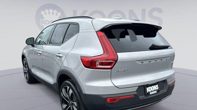 2023 Volvo XC40 B5 Plus Dark Theme