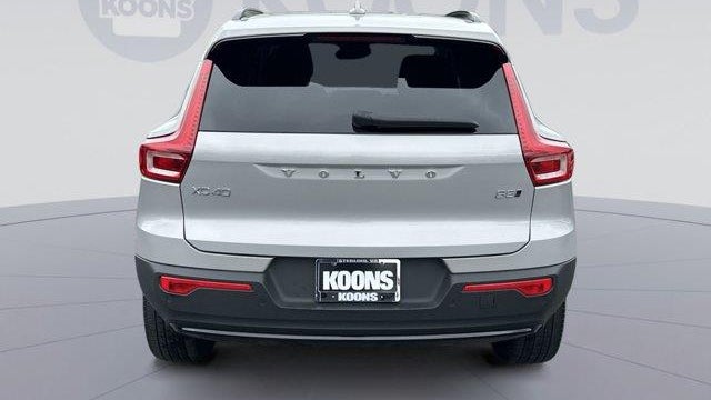 2023 Volvo XC40 B5 Plus Dark Theme