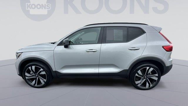 2023 Volvo XC40 B5 Plus Dark Theme