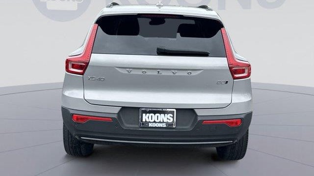 2023 Volvo XC40 B5 Plus Dark Theme