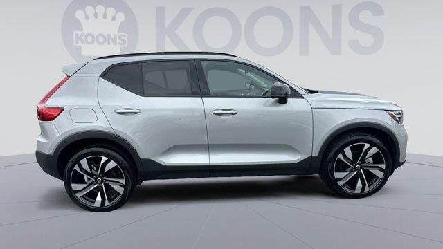2023 Volvo XC40 B5 Plus Dark Theme