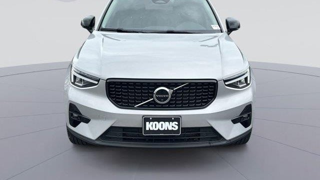 2023 Volvo XC40 B5 Plus Dark Theme