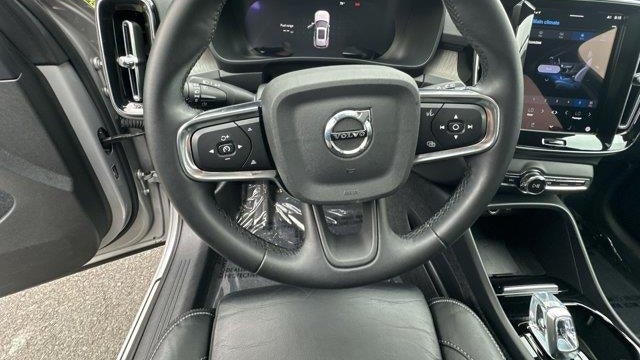2023 Volvo XC40 B5 Plus Dark Theme