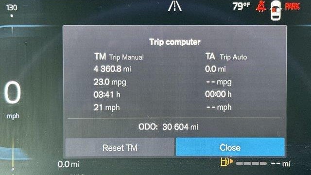 2023 Volvo XC40 B5 Plus Dark Theme
