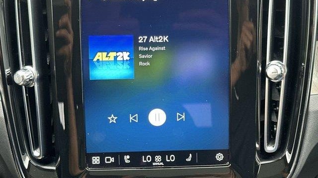 2023 Volvo XC40 B5 Plus Dark Theme