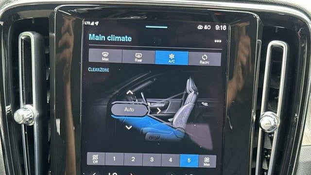 2023 Volvo XC40 B5 Plus Dark Theme