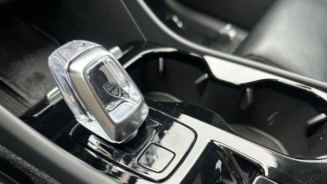 2023 Volvo XC40 B5 Plus Dark Theme