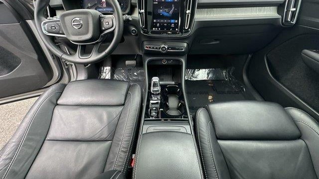 2023 Volvo XC40 B5 Plus Dark Theme