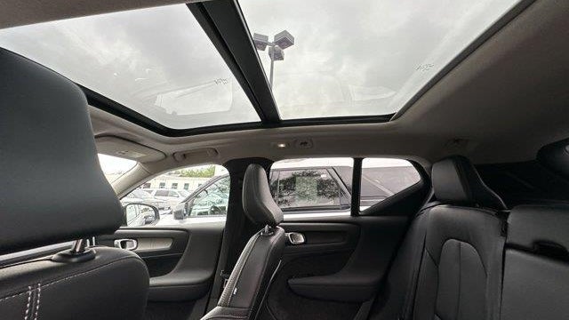 2023 Volvo XC40 B5 Plus Dark Theme