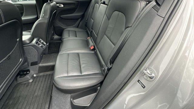 2023 Volvo XC40 B5 Plus Dark Theme