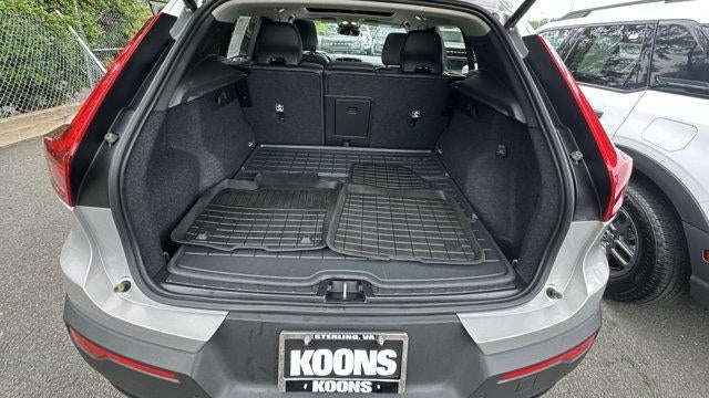 2023 Volvo XC40 B5 Plus Dark Theme