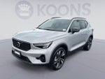 2023 XC40 Thumbnail 4