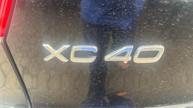 2023 Volvo XC40 B5 Plus Dark Theme