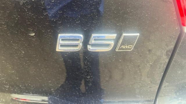 2023 Volvo XC40 B5 Plus Dark Theme