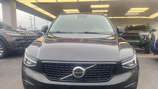 2023 Volvo XC40 B5 Plus Dark Theme