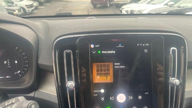 2023 Volvo XC40 B5 Plus Dark Theme