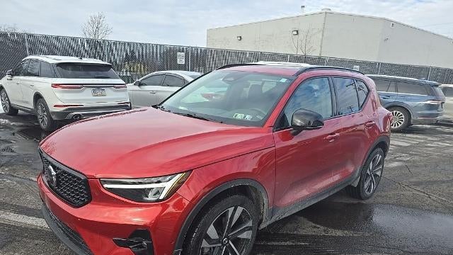2023 Volvo XC40 B5 Plus Dark Theme