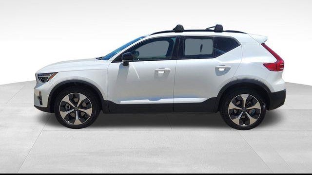 2023 Volvo XC40 B5 Plus Dark Theme