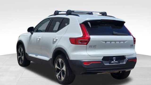 2023 Volvo XC40 B5 Plus Dark Theme