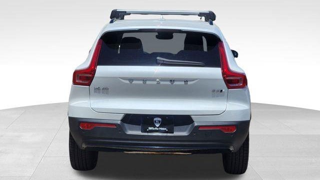 2023 Volvo XC40 B5 Plus Dark Theme