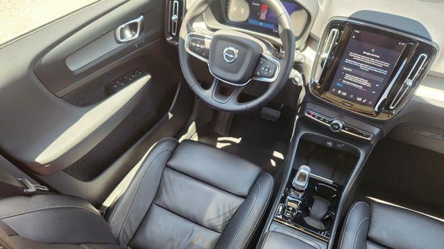 2023 Volvo XC40 B5 Plus Dark Theme