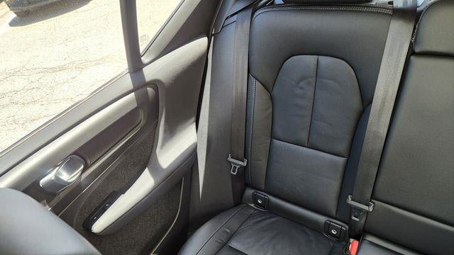 2023 Volvo XC40 B5 Plus Dark Theme