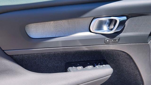 2023 Volvo XC40 B5 Plus Dark Theme