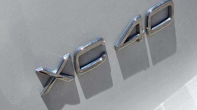 2023 Volvo XC40 B5 Plus Dark Theme
