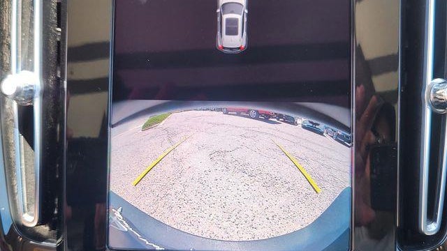 2023 Volvo XC40 B5 Plus Dark Theme