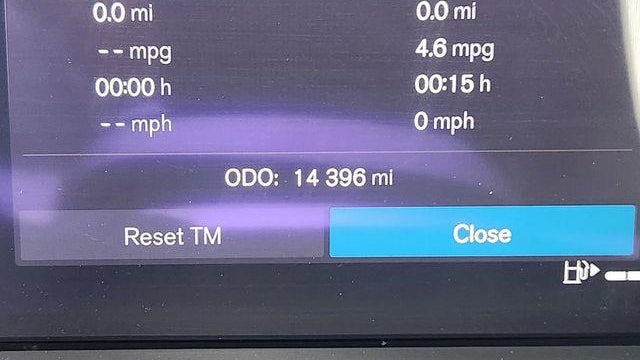 2023 Volvo XC40 B5 Plus Dark Theme
