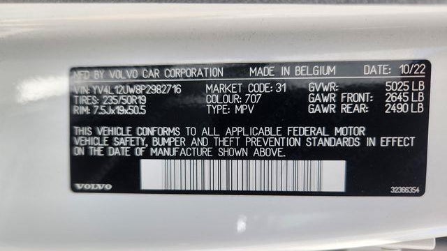 2023 Volvo XC40 B5 Plus Dark Theme
