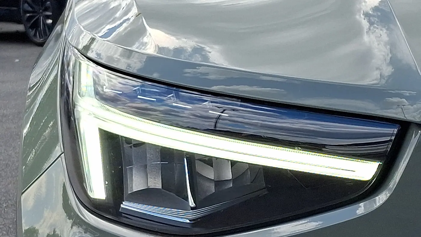 2023 Volvo XC40 B5 Plus Dark Theme