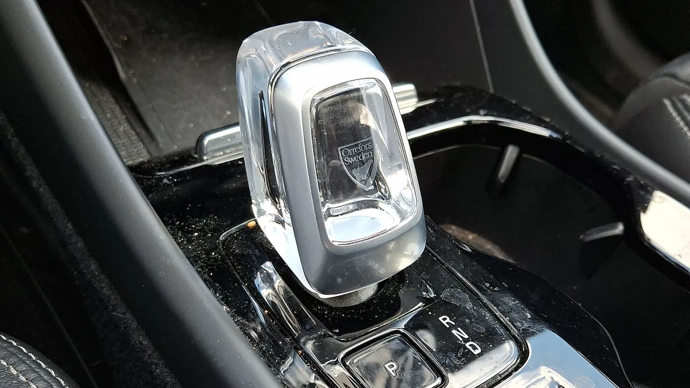 2023 Volvo XC40 B5 Plus Dark Theme