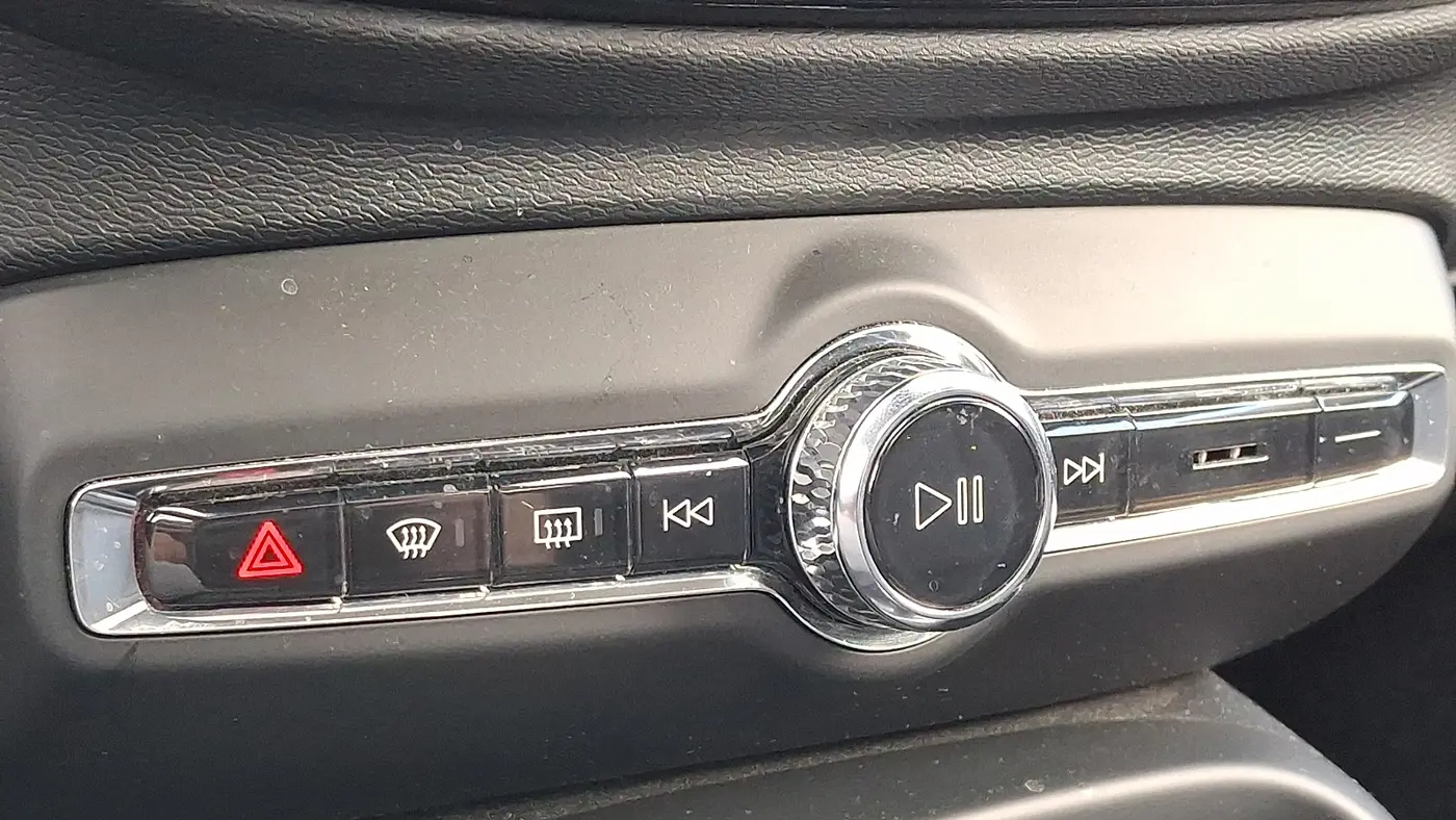 2023 Volvo XC40 B5 Plus Dark Theme