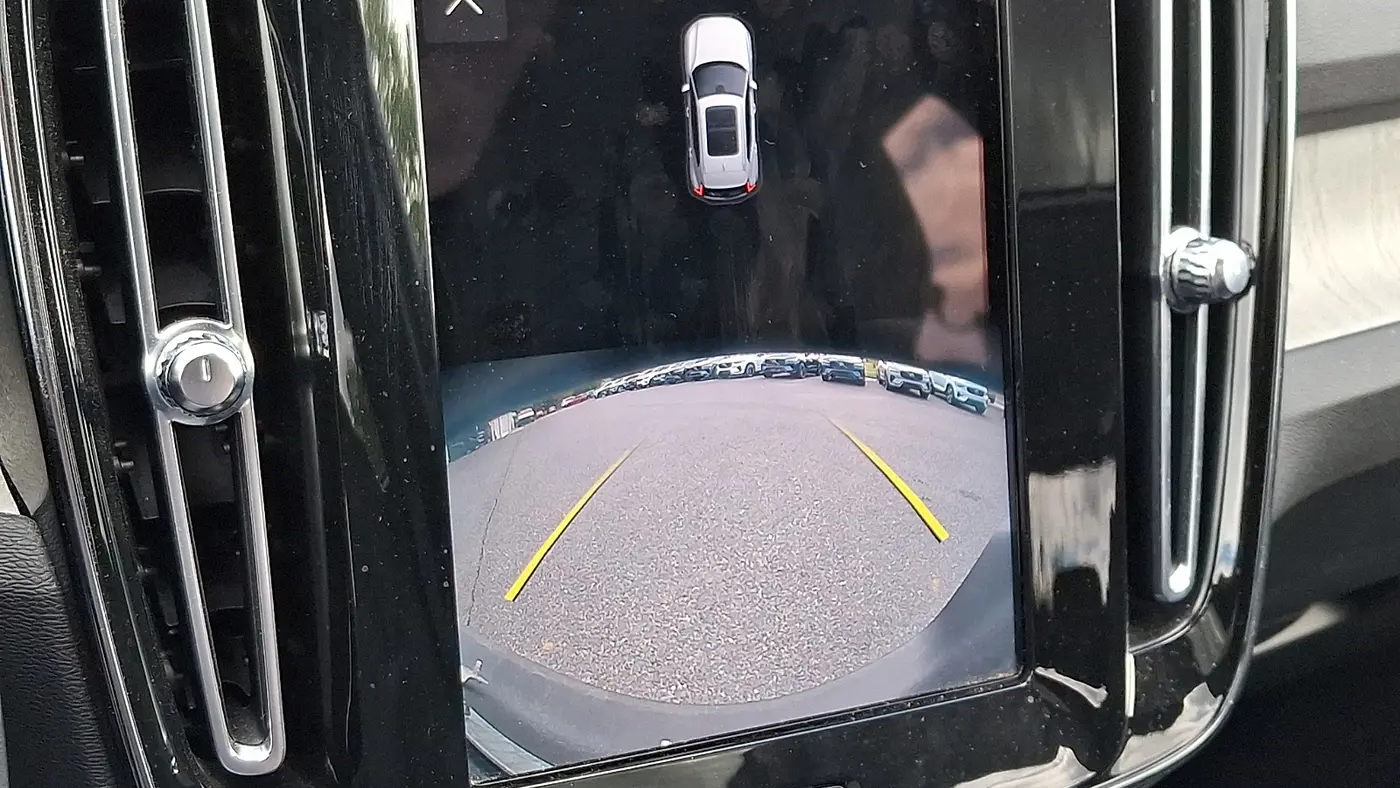 2023 Volvo XC40 B5 Plus Dark Theme