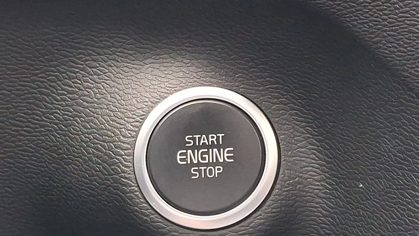 2023 Volvo XC40 B5 Plus Dark Theme