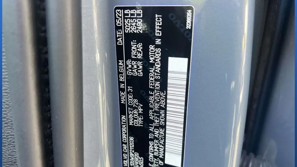 2023 Volvo XC40 B5 Plus Dark Theme