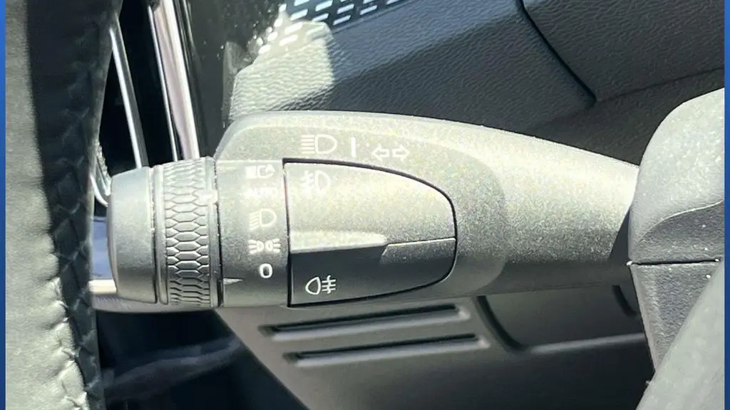 2023 Volvo XC40 B5 Plus Dark Theme