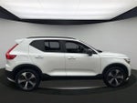 2023 XC40 Thumbnail 5